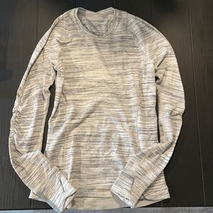 Lululemon size 8 long sleeve